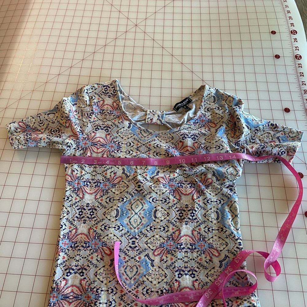 About A Girl Los Angeles size medium pastel colored paisley print bodycon - Picture 16 of 16